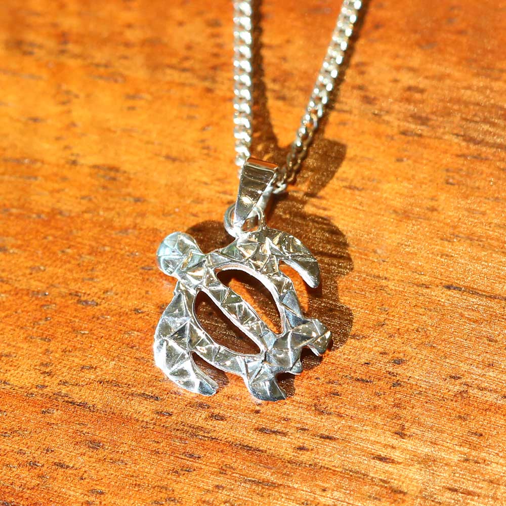 手彫りハワイアンホヌネックレス