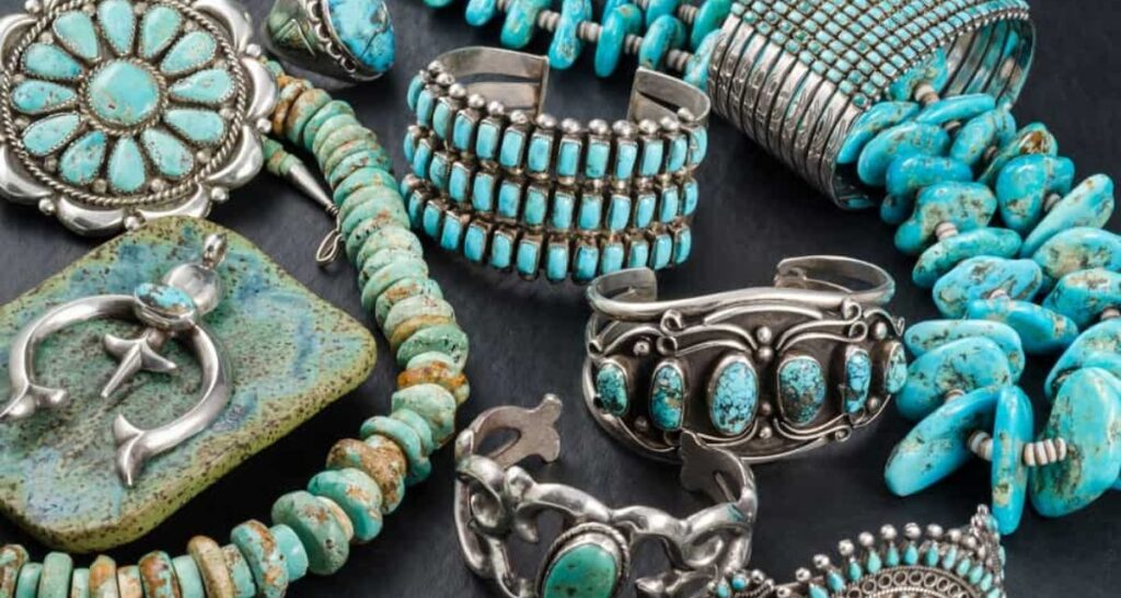 インディアンのターコイズジュエリー