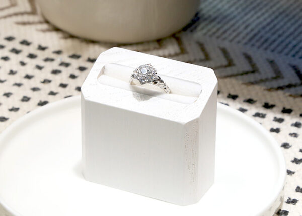 ジュエリーデザイナーがCADでデザインした宝石のエンゲージリング