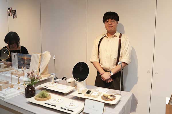 ジュエリー展示会 接客