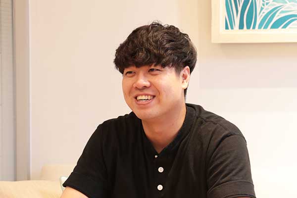 デザイナー及川嵩弘