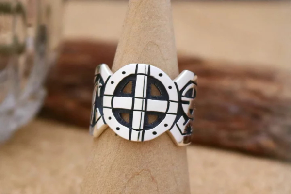 ホピ族のメディスンホイールリング