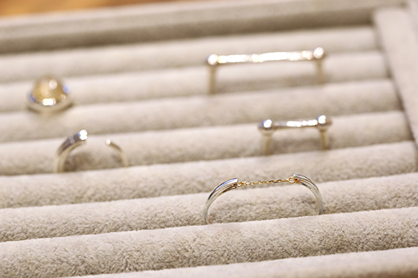 I/VVORYのジュエリー