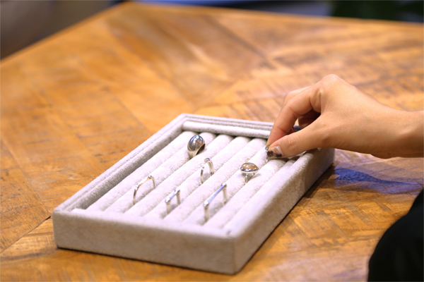 I/VVORYのジュエリー