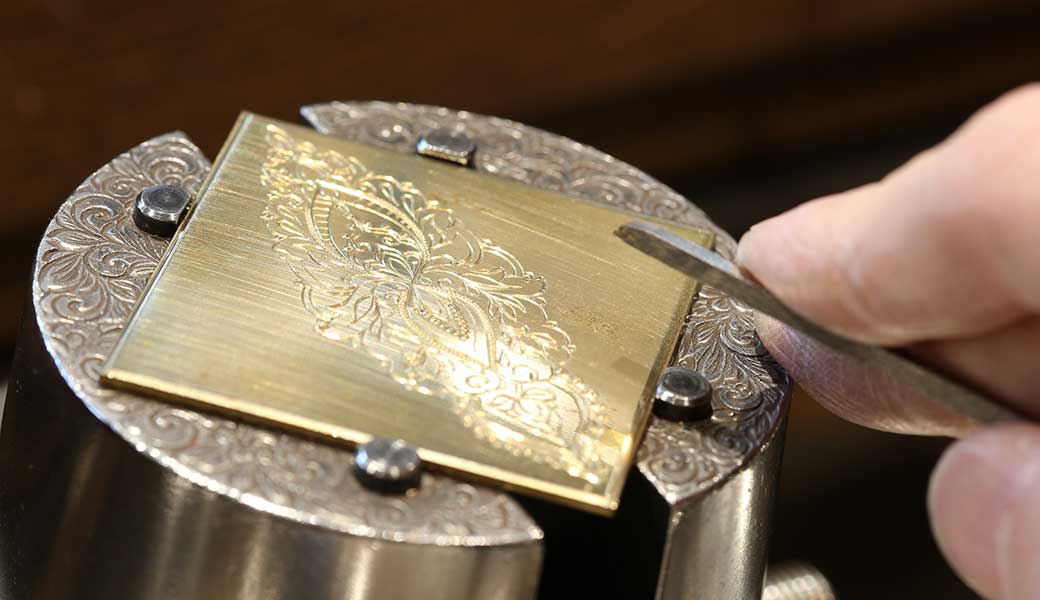 彫金と宝石の彫り留め技法 : 伝統タガネ技法を現代ジュエリーに応用 Amazon.co.jp: 彫金と宝石の彫り留め技法―伝統タガネ技法を現代