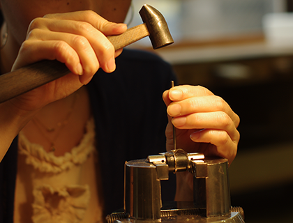 ピアスの作り方解説　石留シーン