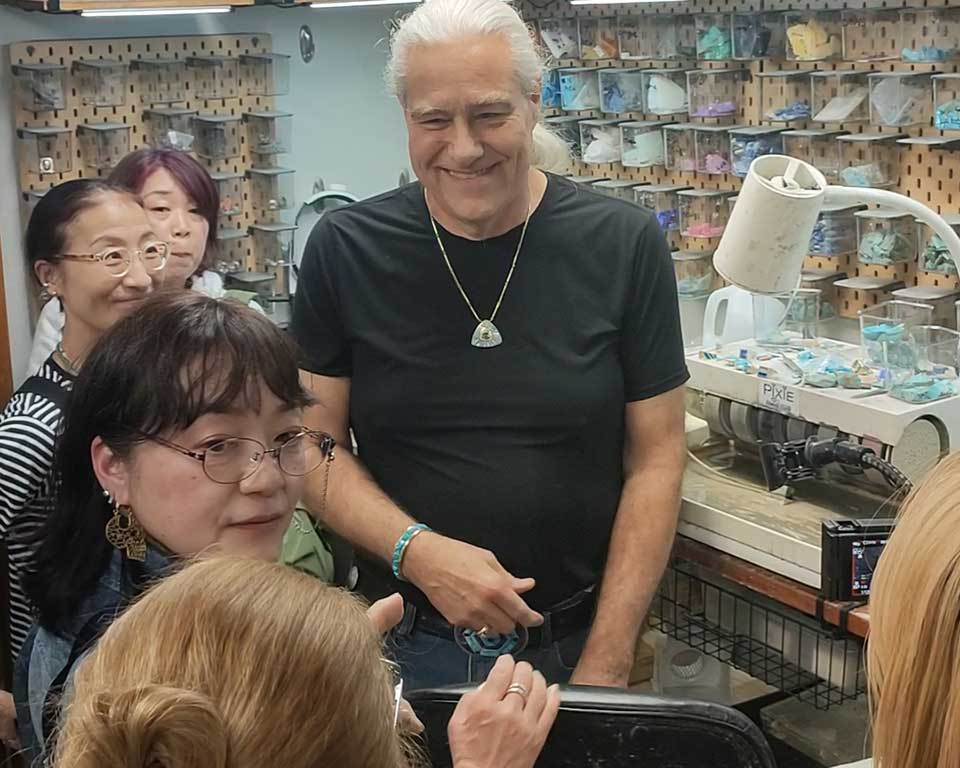 ツーソンの天然石研磨職人