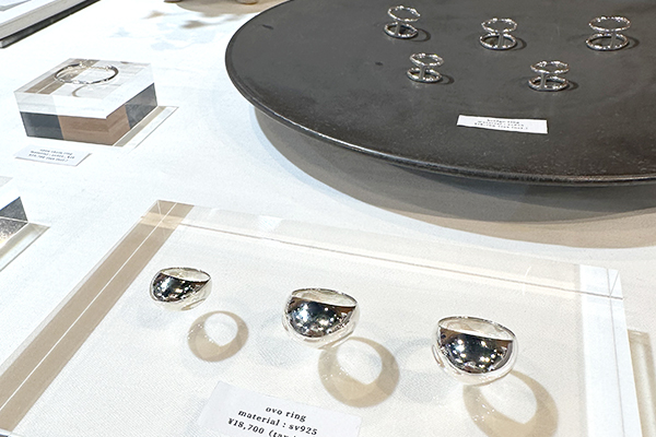 I/VVORYのディスプレイ