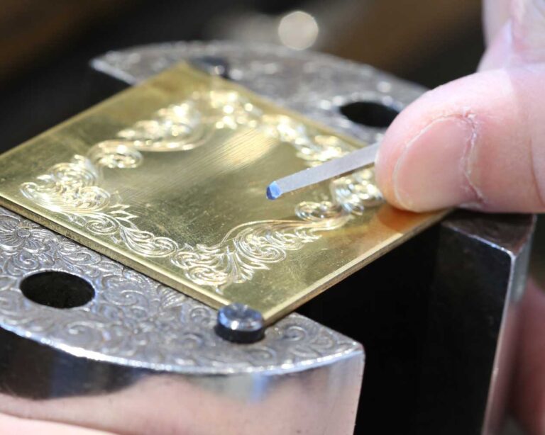 毛彫りタガネを使った洋彫り