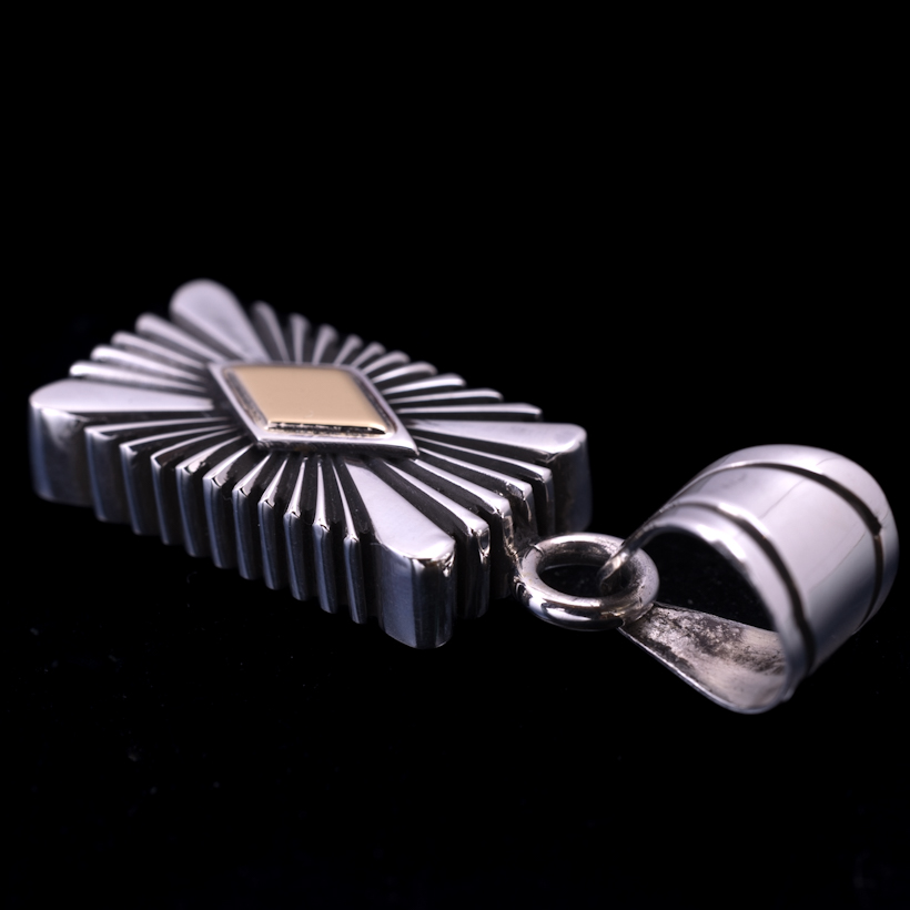 ナバホ族のサンバーストペンダント