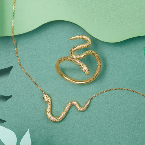 蛇のネックレス