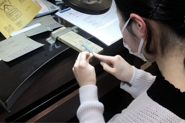 彫金リング集中講座の平面磨きレクチャー