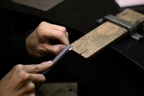 彫金リング集中講座の平面磨きレクチャー