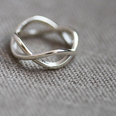 無限模様が表現されたリングの作品例