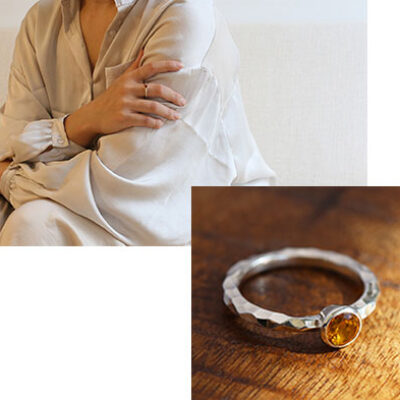 鎚目模様とガーネットが特徴のリング例